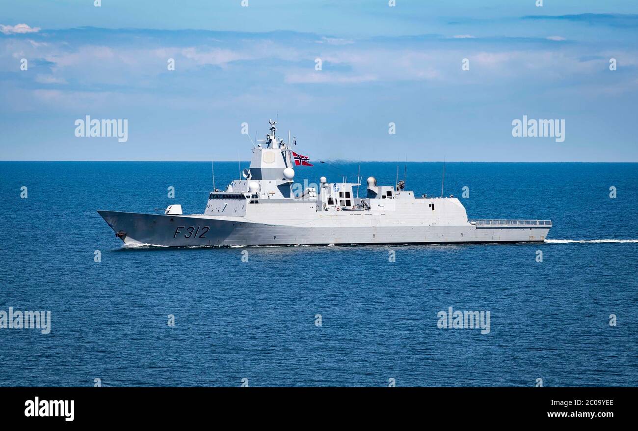 La frégate de classe Nansen de la Marine royale norvégienne HNoMS Otto Sverdrup participe à l'exercice de l'OTAN opérations baltes le 9 juin 2020 dans la mer Baltique. Banque D'Images