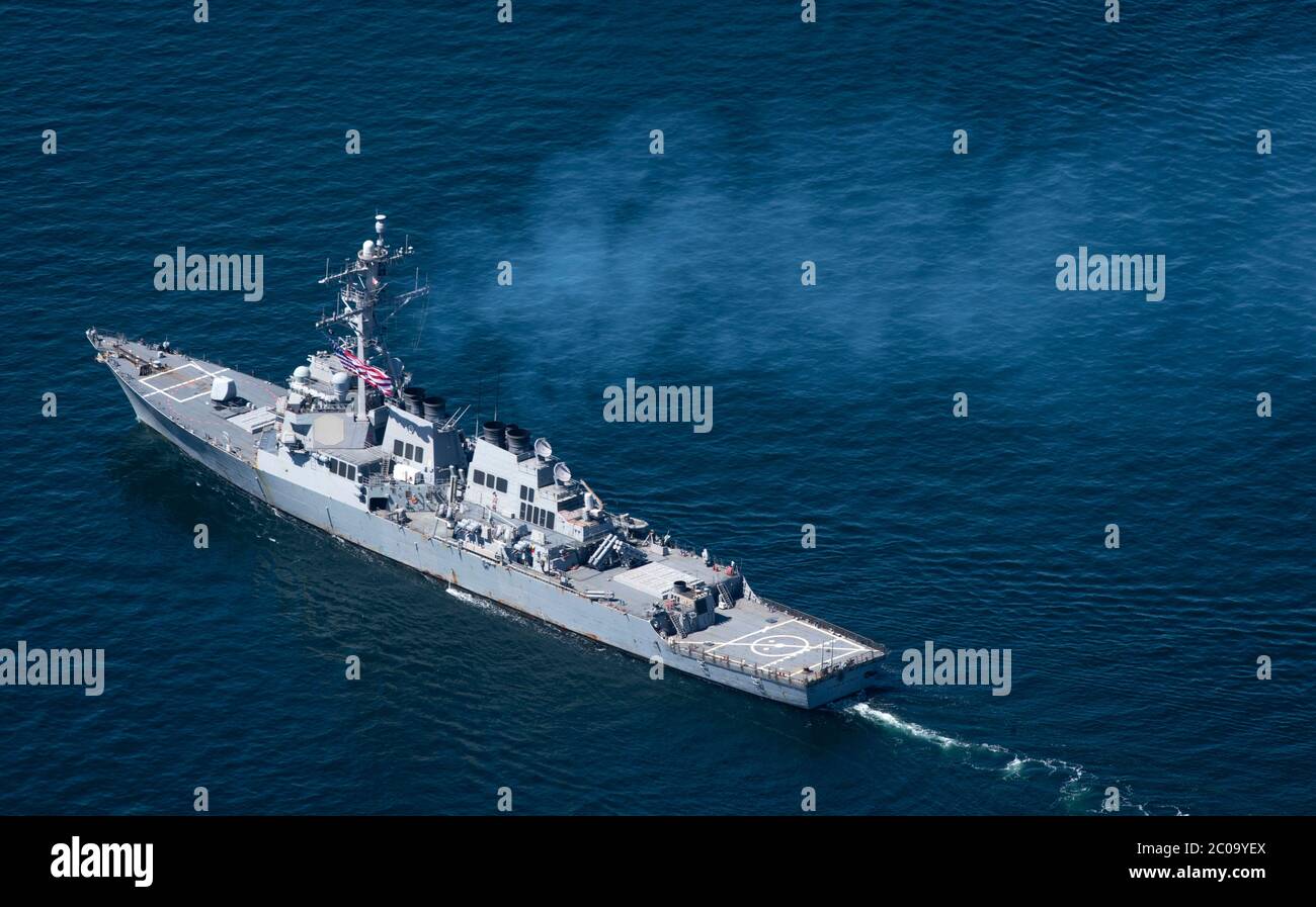 Le destroyer de missiles guidés de classe Arleigh Burke de la Marine américaine USS Donald Cook participe à l'exercice de l'OTAN opérations de la Baltique le 9 juin 2020 dans la mer Baltique. Banque D'Images