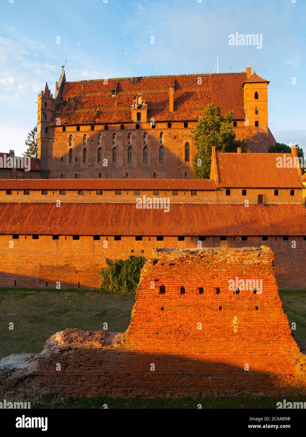 Le Haut Château avec la Sainte Vierge Marie Eglise, vue du sud-ouest, Malbork, Pologne Banque D'Images