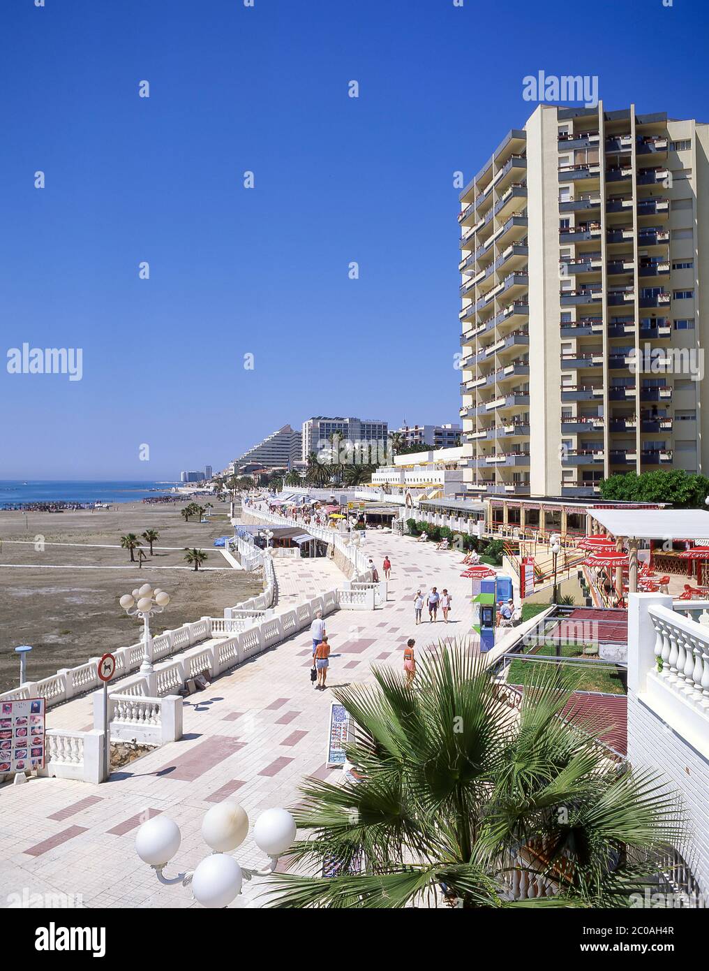 Promenade de plage, Benalmádena, Costa del sol, Andalousie, Royaume d'Espagne Banque D'Images