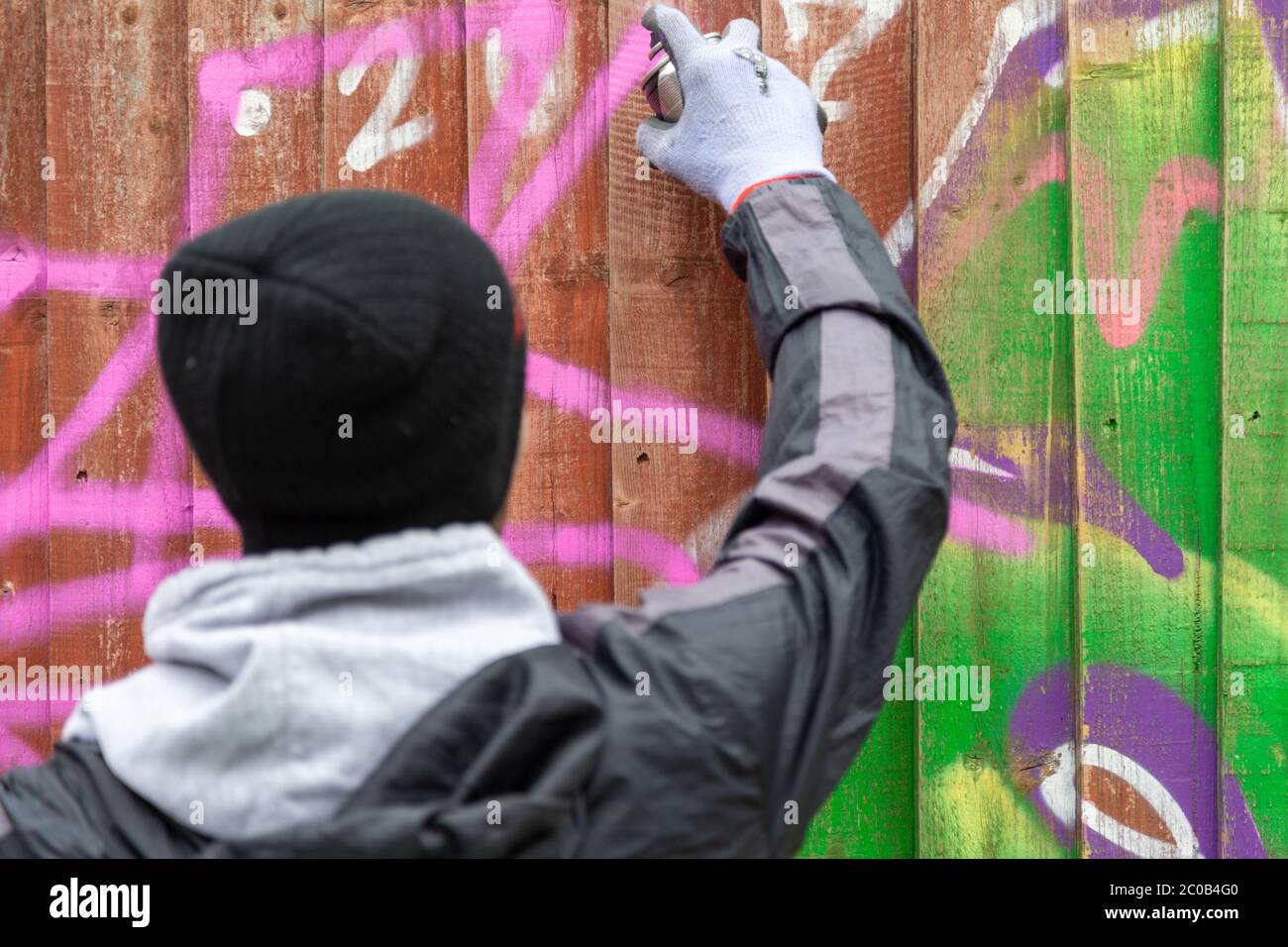 Artiste Graffiti au travail UK Banque D'Images