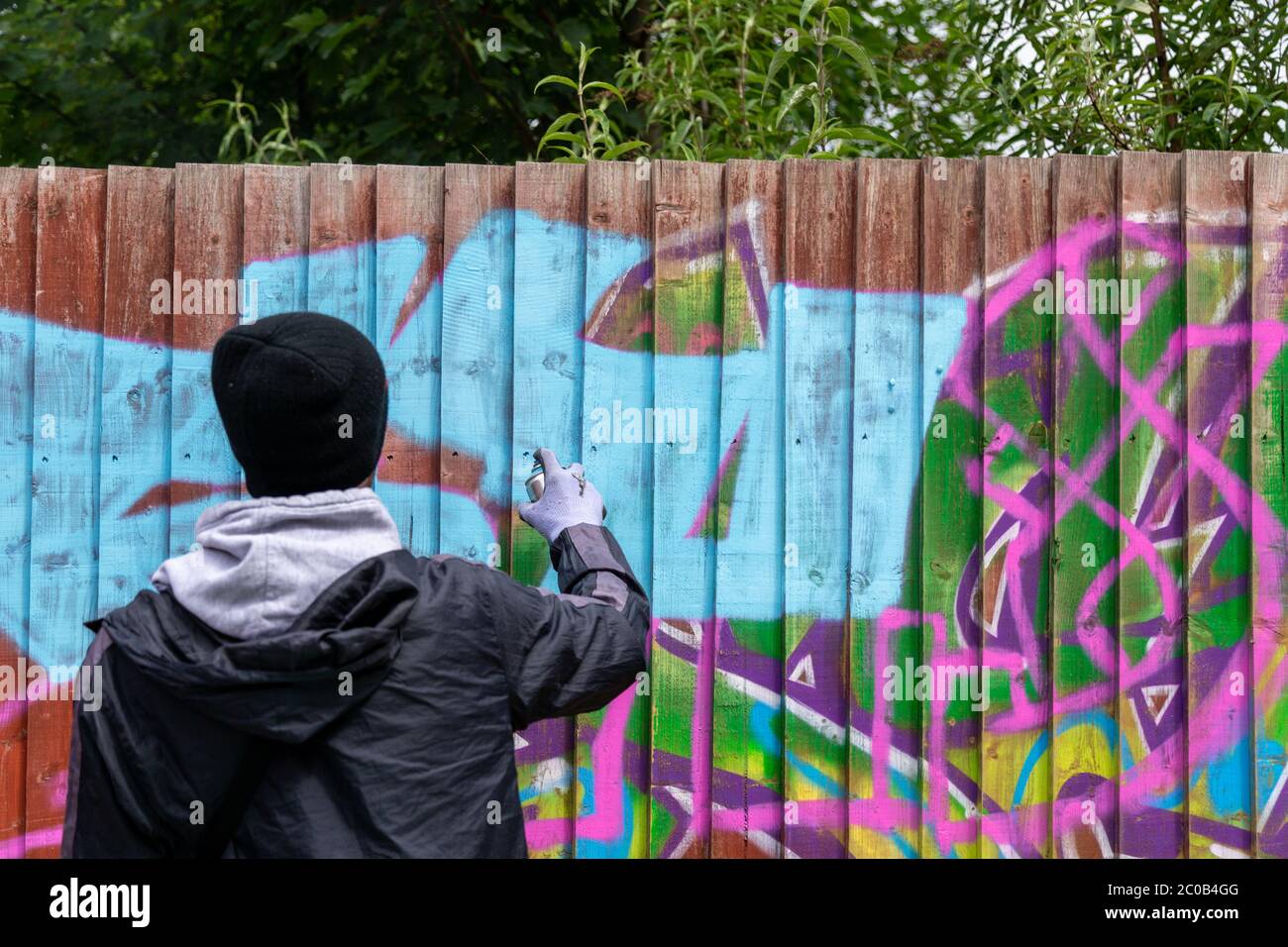 Artiste Graffiti au travail UK Banque D'Images