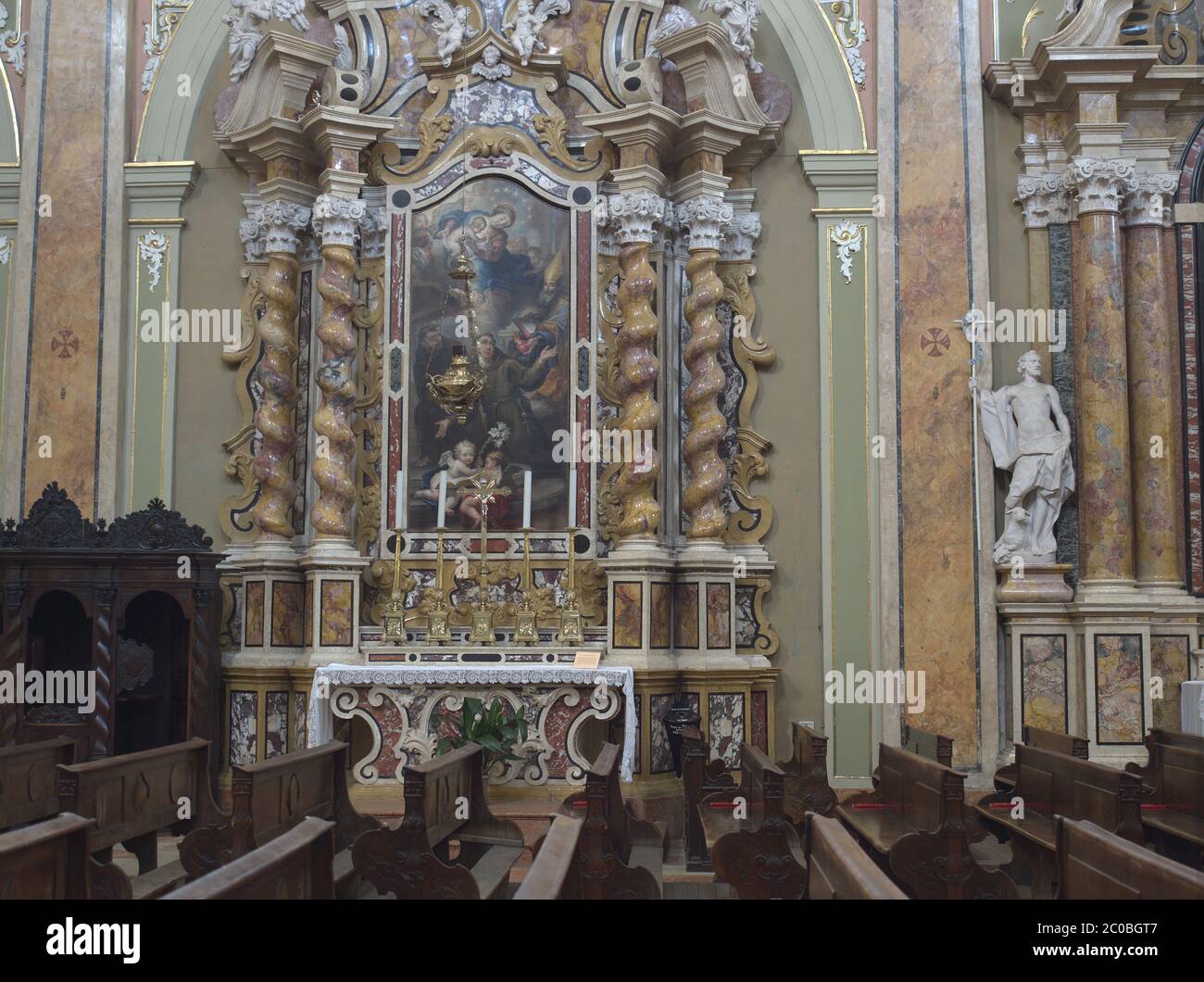 Rovereto Trentino-Haut-Adige Italie. Église de San Marco. Autel de Sant'Antonio - Saint Anthony. Banque D'Images