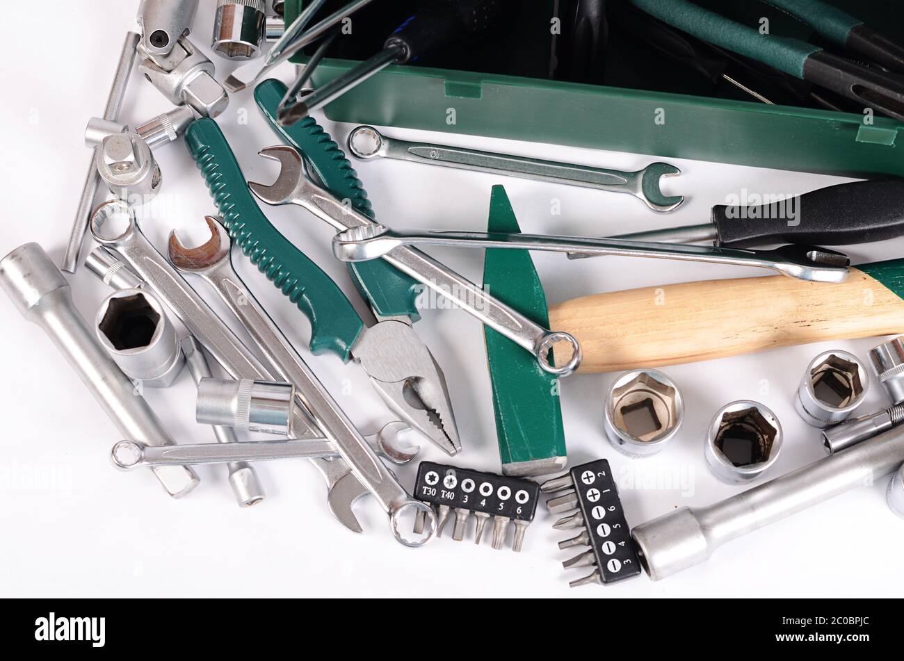 Boîte avec des outils de construction isolé Banque D'Images