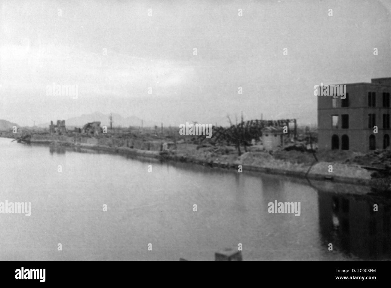 [ 1945 Japon - bombardement atomique d'Hiroshima ] — photo d'archives militaires des États-Unis des suites du bombardement atomique d'Hiroshima, ca. 1945 (Showa 20). Avertissement : hors foyer. imprimé argent gélatine vintage du xxe siècle. Banque D'Images