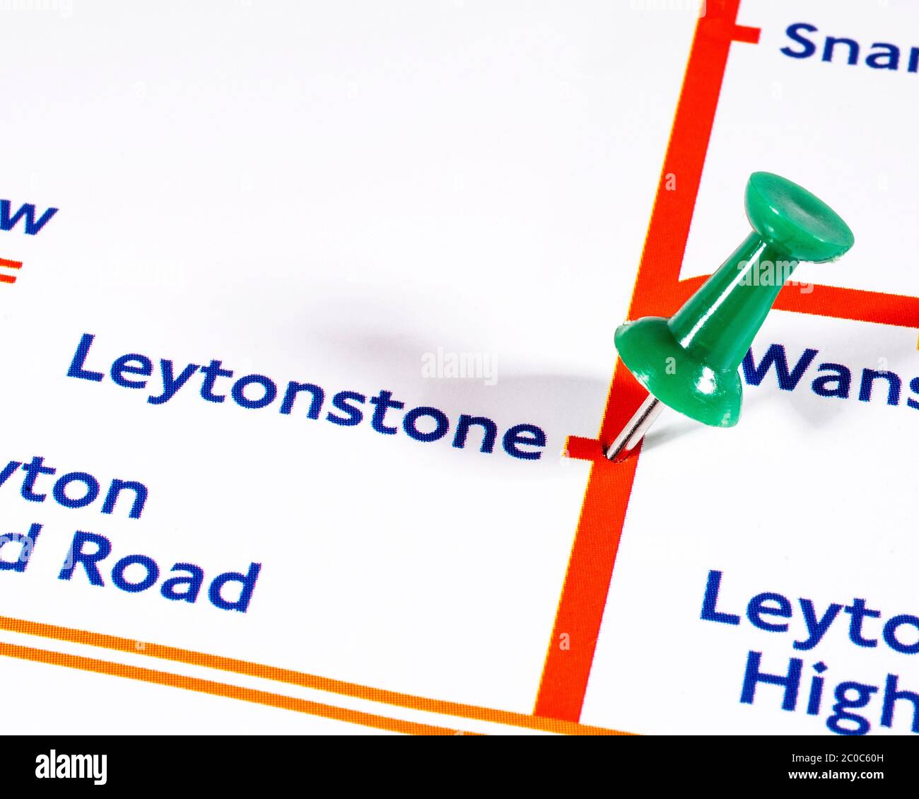 Londres, Royaume-Uni - 10 juin 2020: Une carte PIN marquant l'emplacement de la station Leytonstone sur un métro de Londres carte. Banque D'Images