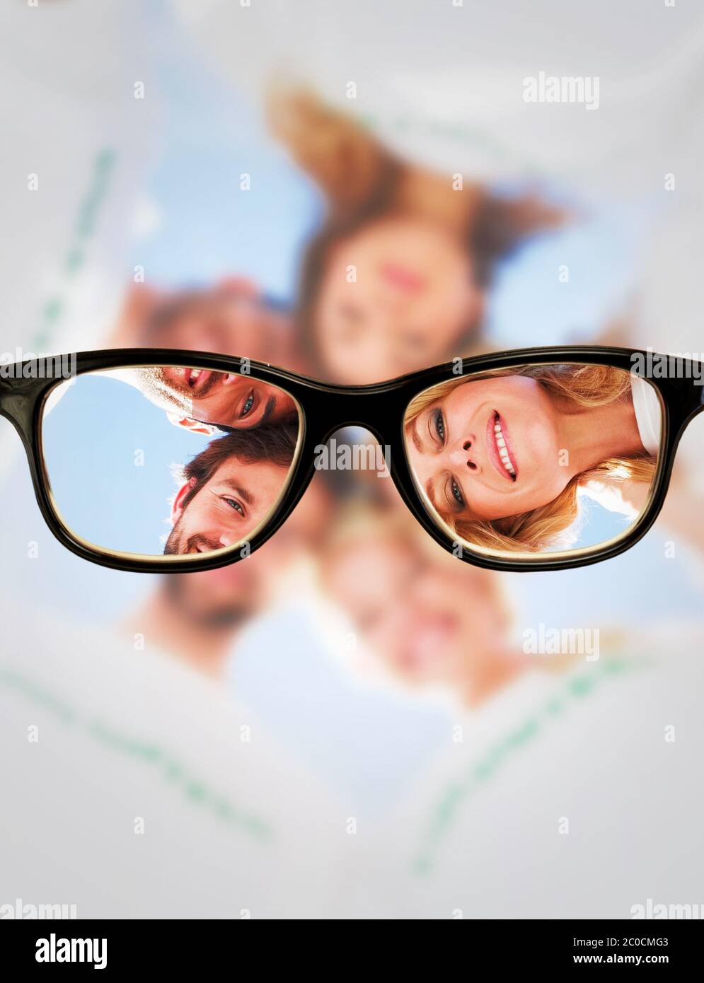 Les bénévoles de la formation d'un caucus contre le ciel bleu Banque D'Images