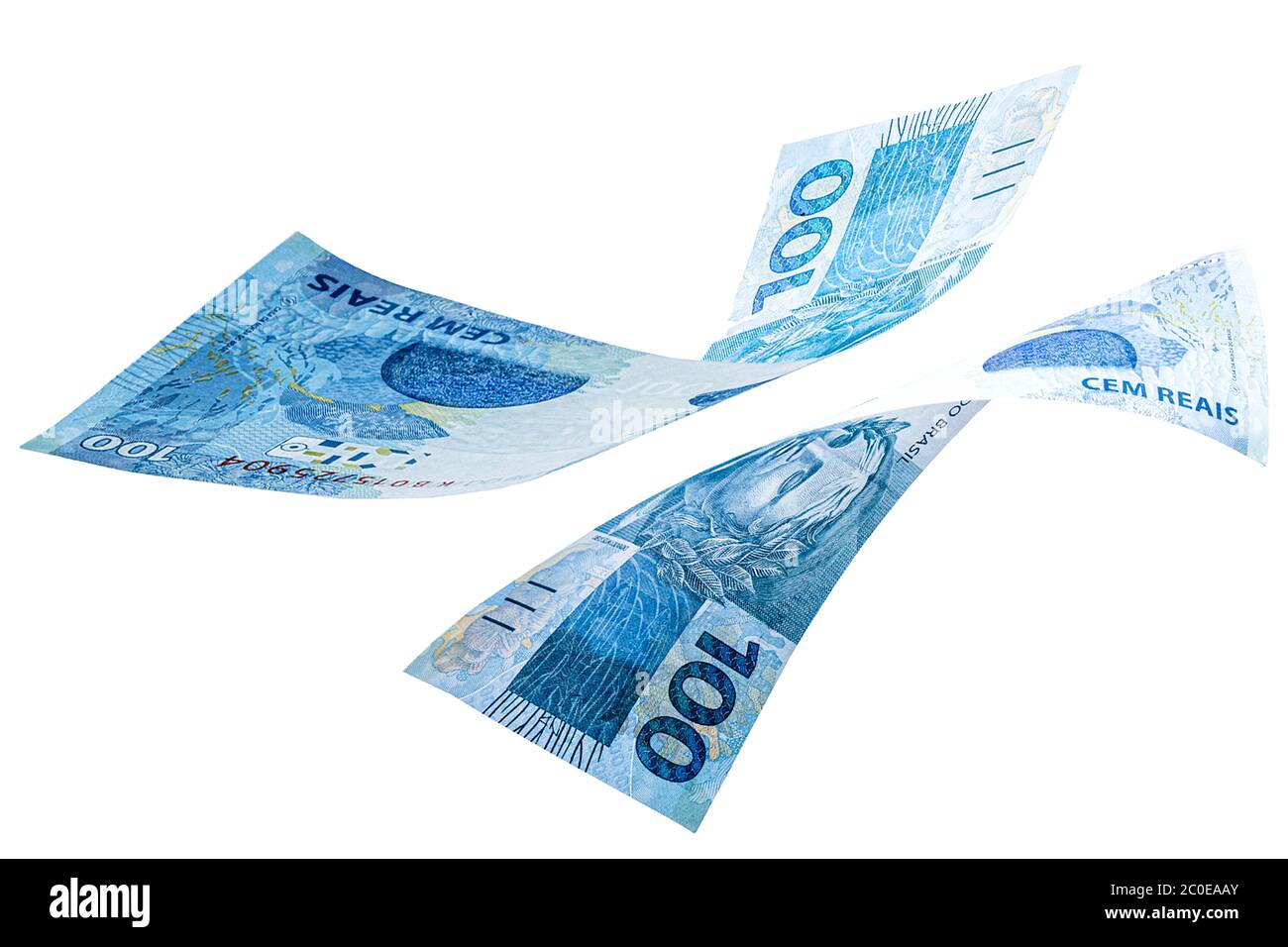 billets de cent reais du brésil tombant sur fond blanc isolé. Chute de la monnaie brésilienne, dévaluation, crise économique. Banque D'Images