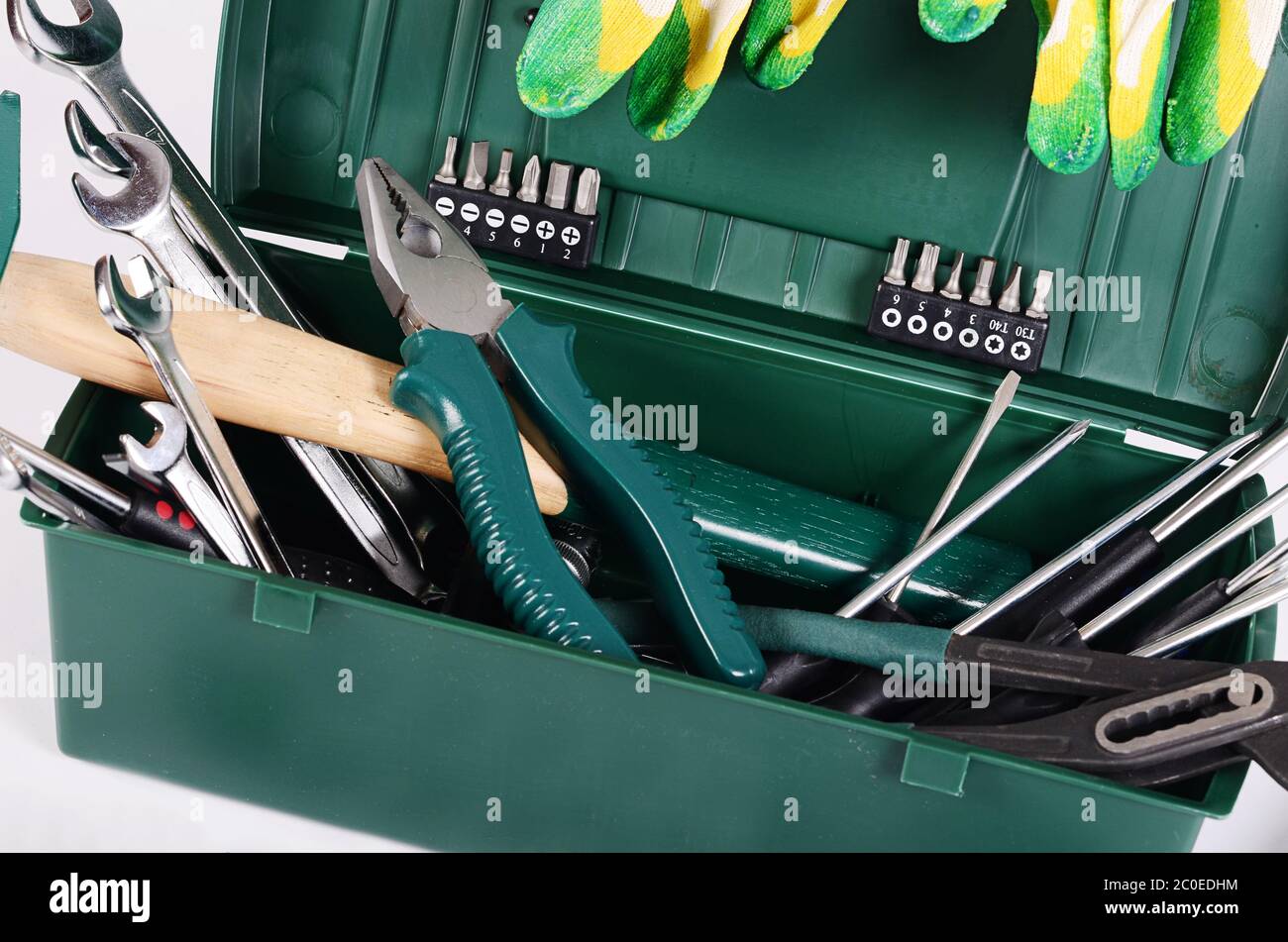 Boîte avec des outils de construction isolé Banque D'Images