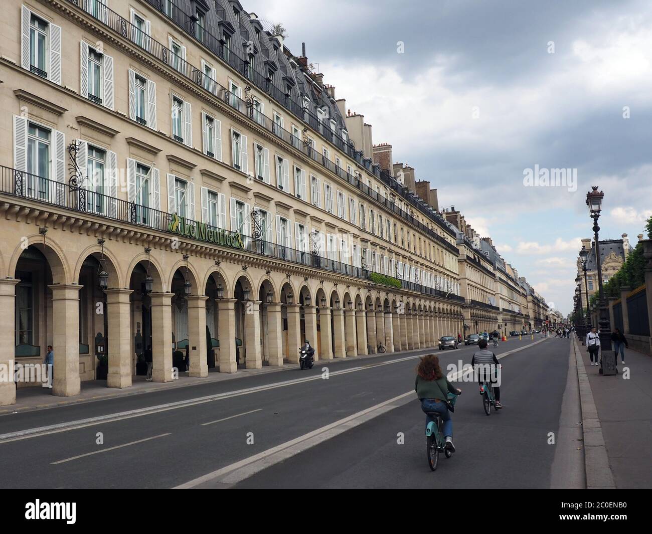 Paris, France. 10 juin 2020. L'hôtel de luxe 'Meurice' sur la rue de Rivoli à Paris. Pendant l'occupation allemande de la Seconde Guerre mondiale, l'hôtel était le siège du commandant de la ville du Grand Paris. (À dpa 'drapeaux de la wastika et le vol de masse: Paris a été occupé il y a 80 ans ') crédit: Christian Böhmer/dpa/Alay Live News Banque D'Images