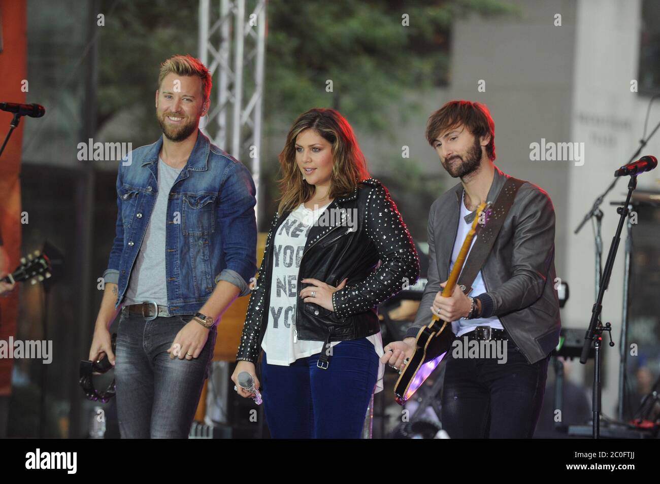 Manhattan, États-Unis d'Amérique. 31 décembre 2008. NEW YORK, NY - SEPTEMBRE 30 : Charles Kelley, Hilary Scott et Dave Haywood se sont produits dans le cadre du « Today » de la NBC au salon D'AUJOURD'HUI de la NBC, le 30 septembre 2014 à New York, Lady A est un groupe de musique country américain formé à Nashville, Tennessee en 2006. Le groupe est composé de Hillary Scott, Charles Kelley et Dave Haywood People: Hillary Scott, Charles Kelley, Dave Haywood Credit: Storms Media Group/Alay Live News Banque D'Images