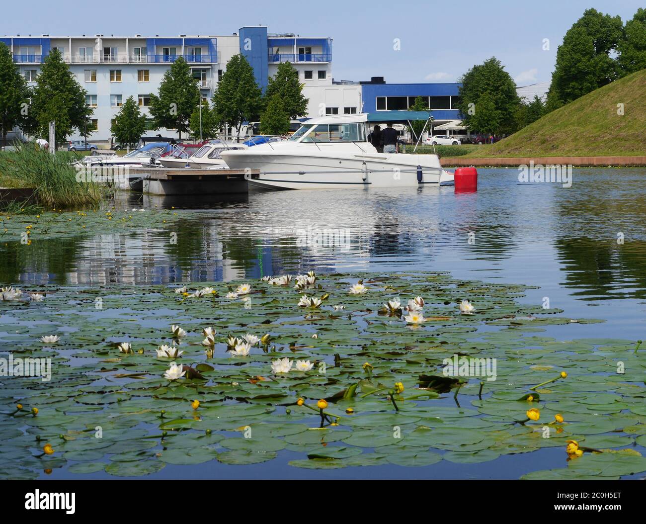 Petit port de plaisance à Pärnu, Estonie Banque D'Images