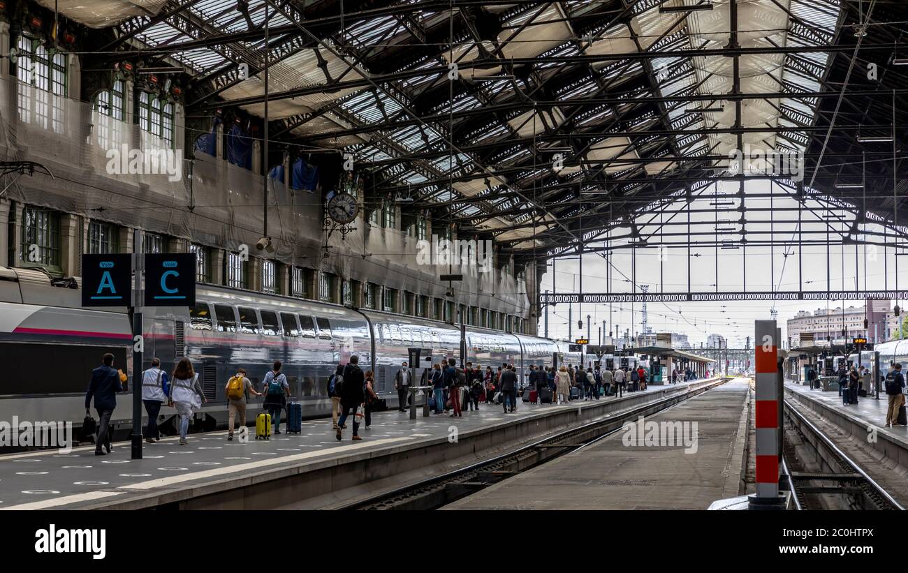 Paris, France - 11 juin 2020 : vue sur la gare historique de Lyon, construite pour l'exposition universelle de Paris 1900. C'est un point de départ pour Banque D'Images