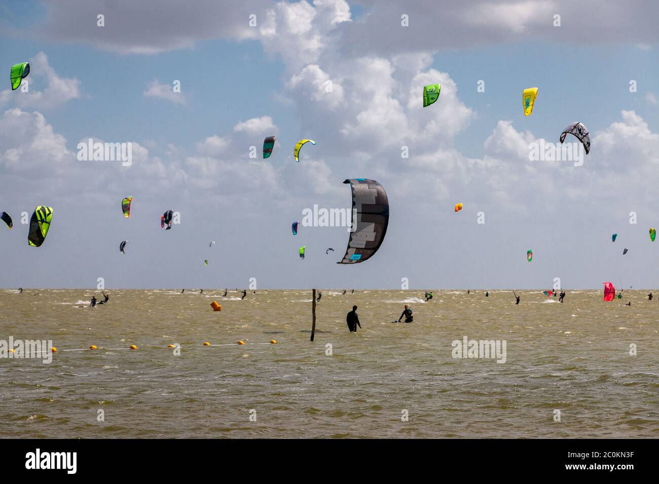 Mirns, province Frise pays-Bas 05-23-2020. Kite surf un sport populaire aux pays-Bas, photo prise dans la province de Friesland à la Banque D'Images