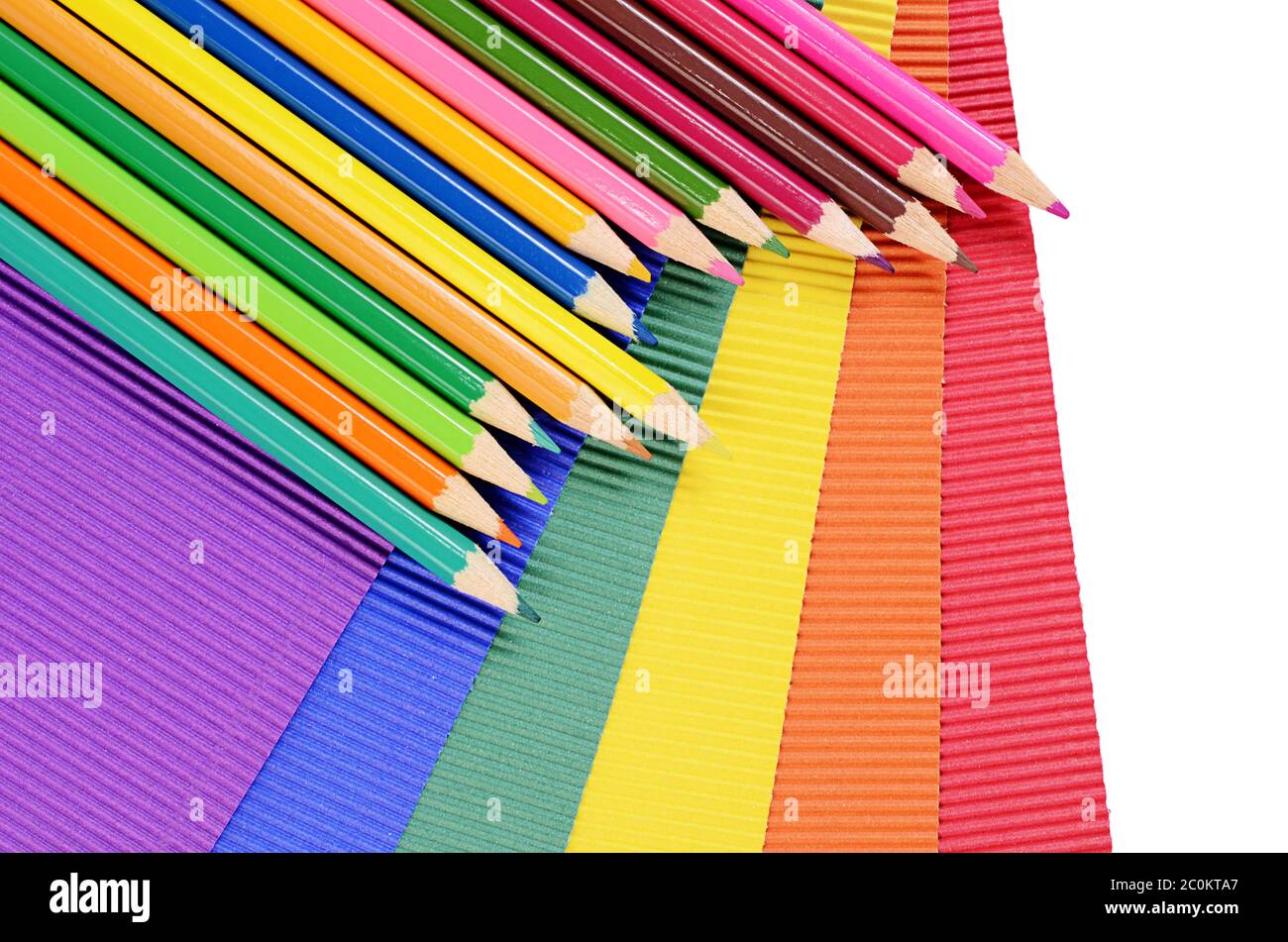 Crayons de couleur sur papier multicolore Banque D'Images