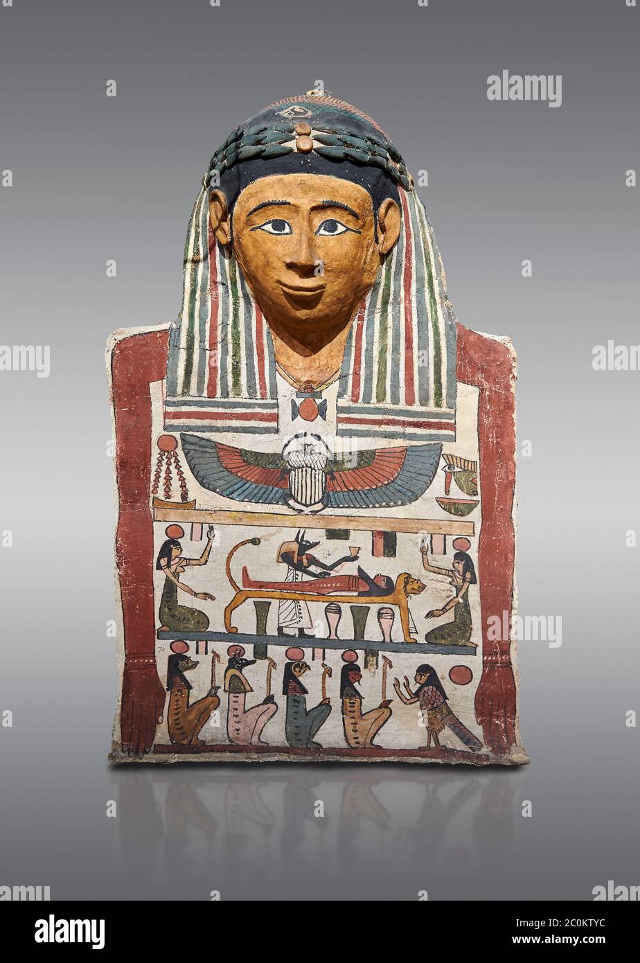 Masque de momie de cartonnage égyptien antique avec scène de momification, période pyolemaienne, (332-30BC), Musée égyptien, Turin. Cat. 2250. Fond gris Banque D'Images