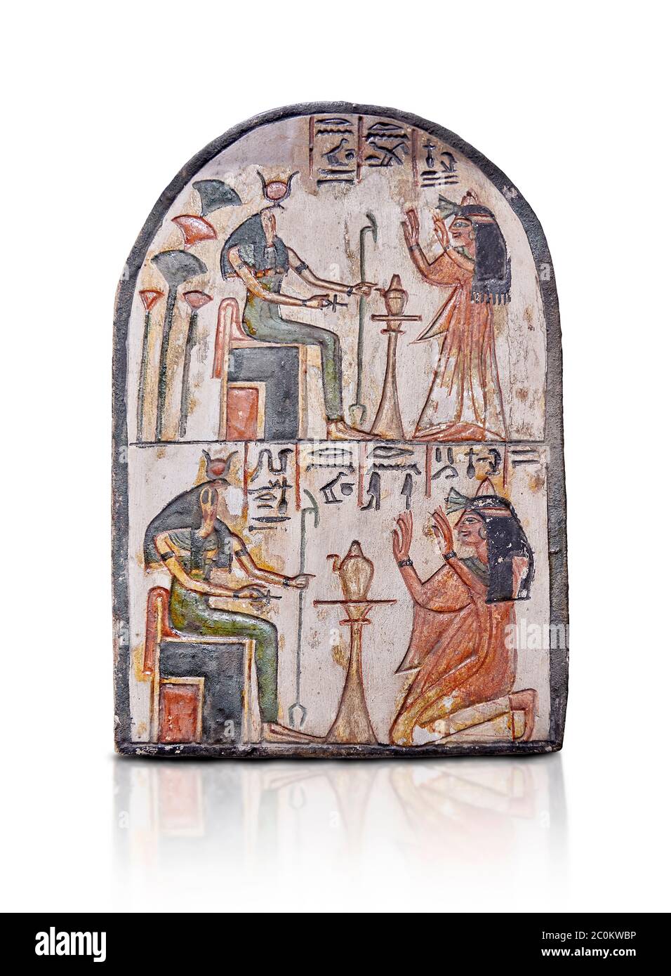Stèle de Ra Egyptien antique, calcaire, Nouveau Royaume, 19e dynastie, (1279-1190 av. J.-C.), Deir el-Medina, Musée Egyptien, Turin. Fond blanc, Akh iqe Banque D'Images