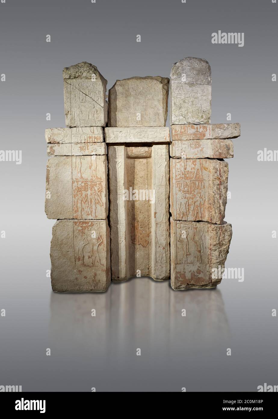 Ancienne stèle égyptienne fausse porte de la princesse Wehemnefret, calcaire, ancien Royaume, 4e dynastie (2543-2435 av. J.-C.), Giza, cimetière occidental, mastaba de Wehe Banque D'Images