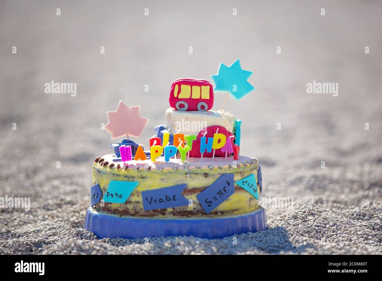 Les Garcons Douceurs Celebrant L Anniversaire De La Plage Avec Le Theme De Voiture Gateau Et La Decoration L Ete Photo Stock Alamy Les Garcons Douceurs Celebrant L Anniversaire De La Plage Avec Le Theme De Voiture Gateau Et La Decoration L Ete Photo Stock Alamy