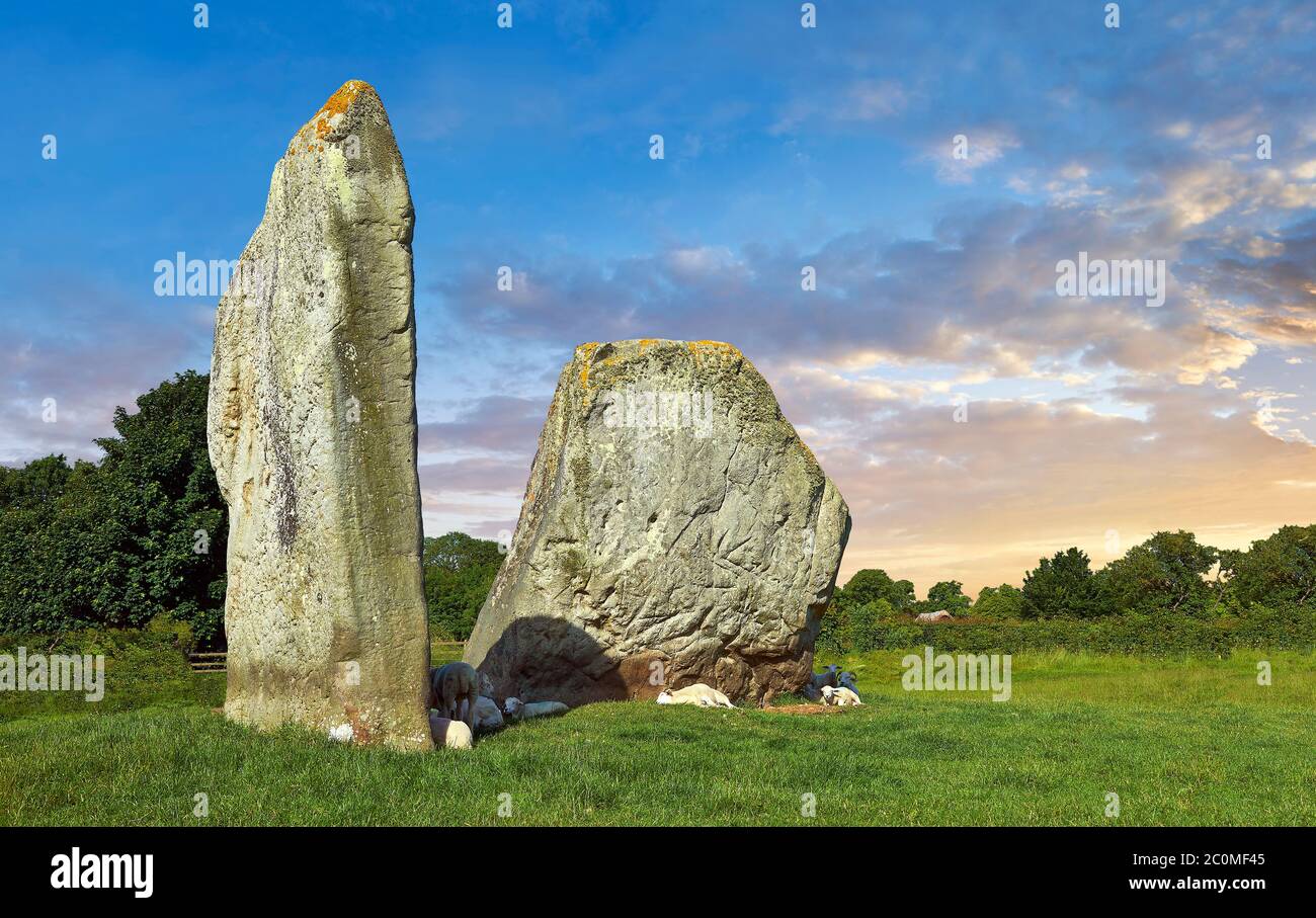 Avebury Pierre debout néolithique cercle le plus grand d'Angleterre, Wiltshire, Angleterre, Europe Banque D'Images