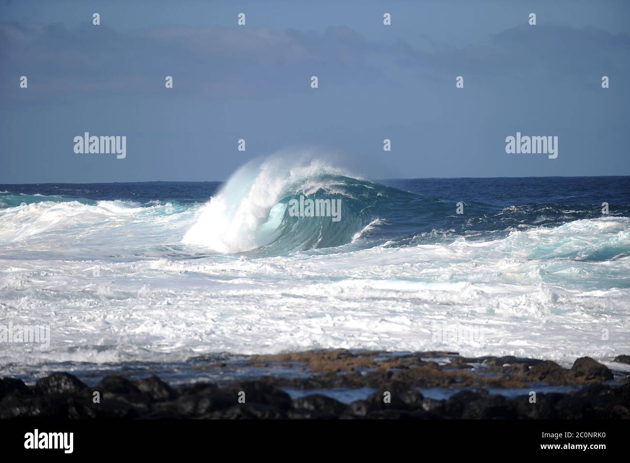 grande vague dans l'océan Banque D'Images