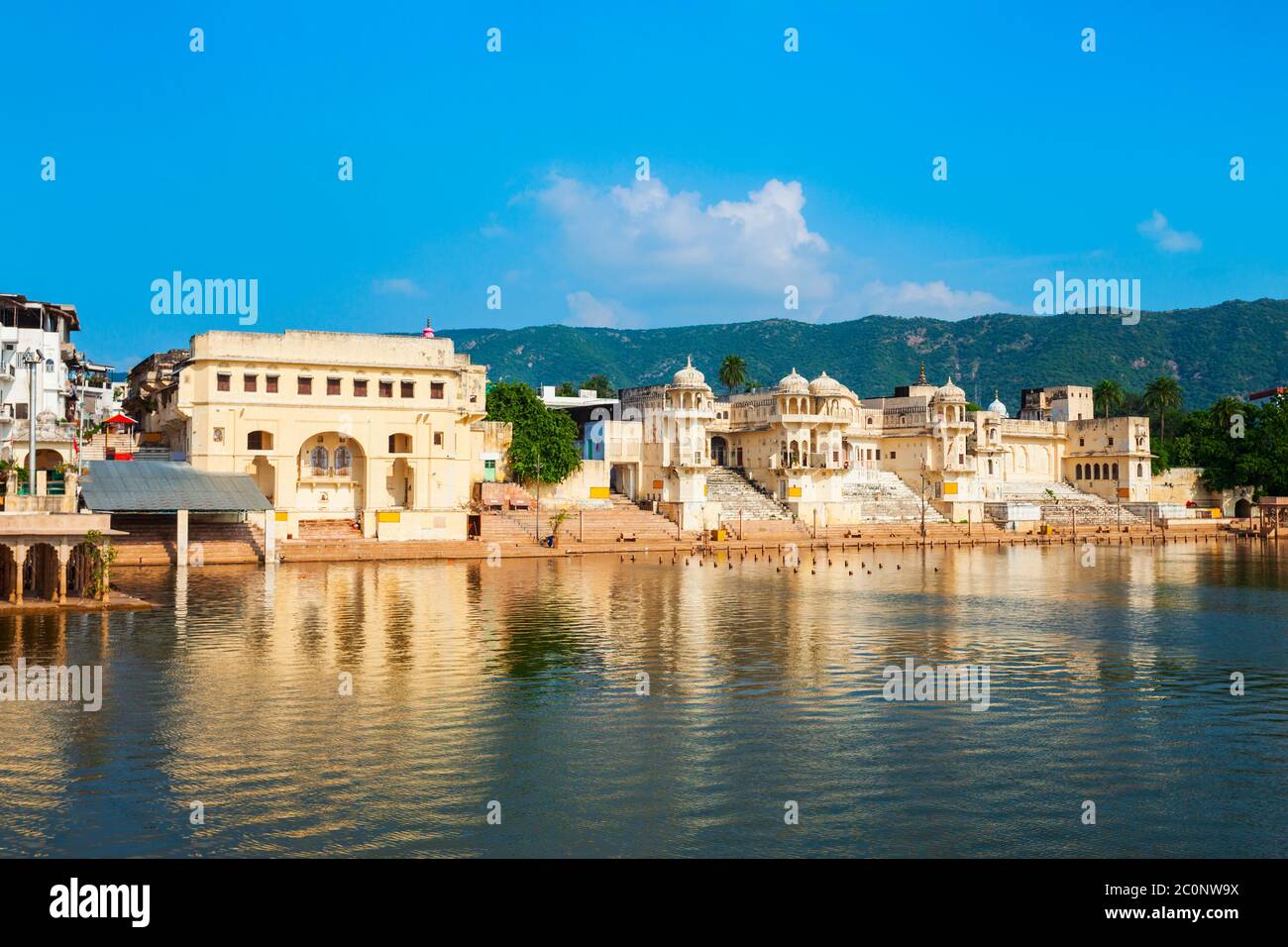 Ghats au lac Pushkar dans la ville de Pushkar dans l'état Rajasthan de l'Inde Banque D'Images