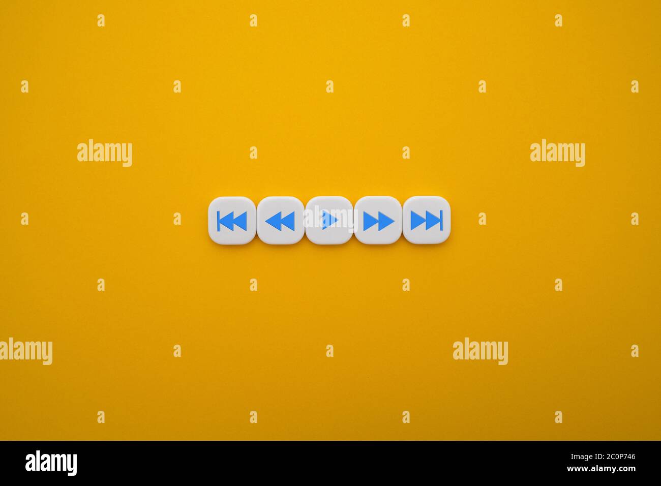 ensemble de boutons de lecture de musique sur fond jaune Banque D'Images