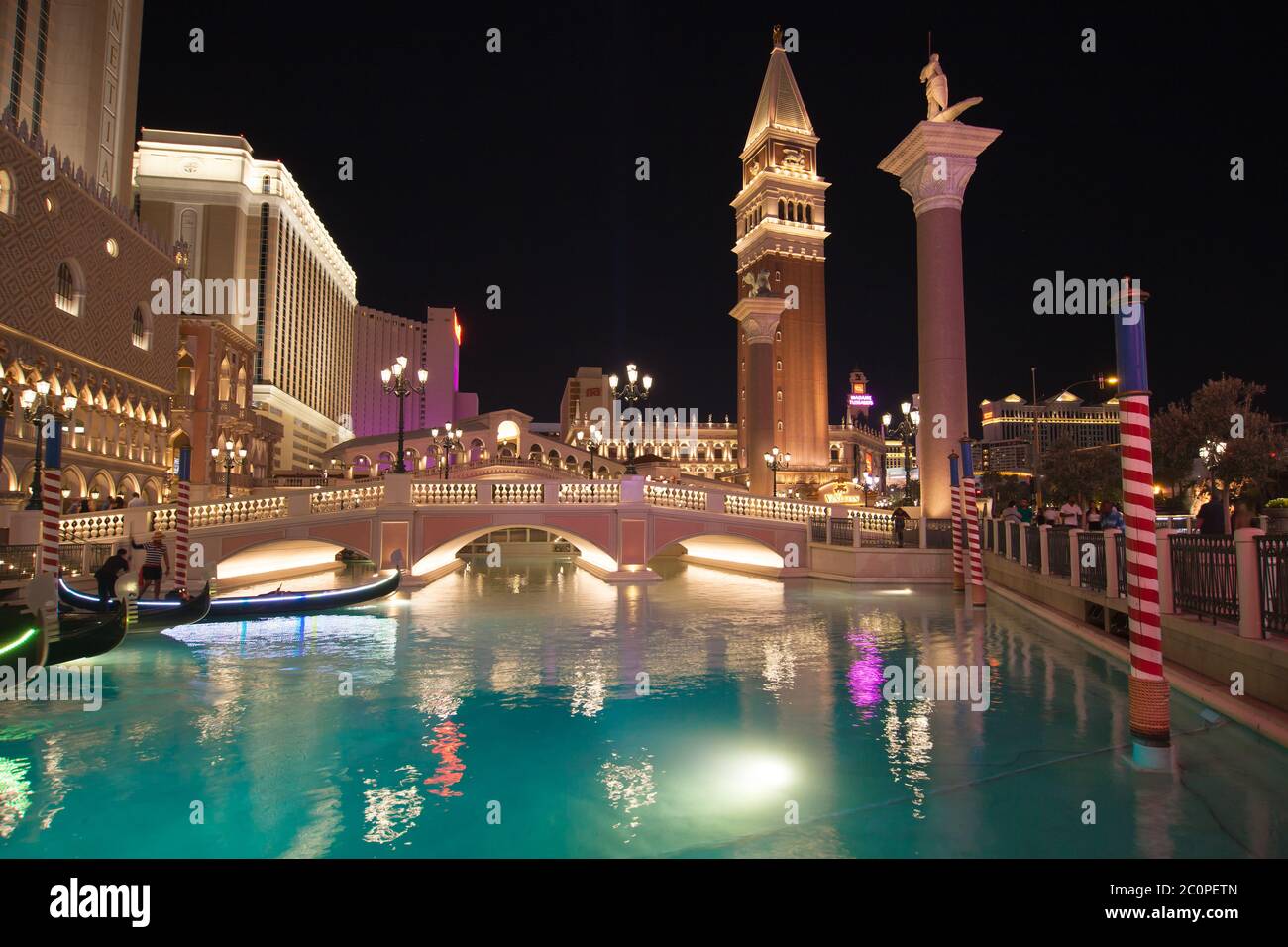 Las Vegas, Nevada - 30 août 2019 : Grand Canal du Venetian Resort Hotel Casino la nuit à Las Vegas, Nevada, États-Unis. Banque D'Images