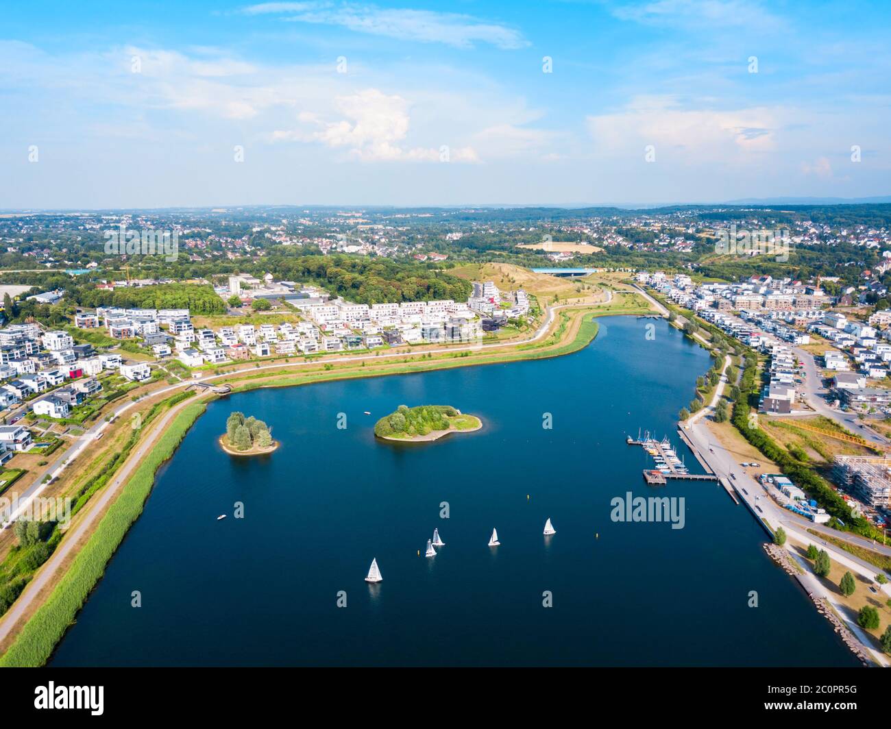 Voir Phoenix Lake est un lac artificiel sur l'ancienne aciérie Phoenix East à Dortmund Horde district Banque D'Images