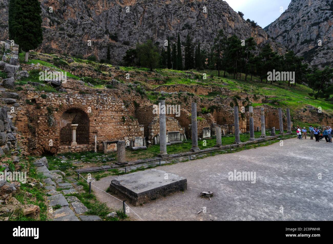 Ville de Delphes, Phosis / Grèce. L'Agora romain est le premier monument qu'un visiteur du site archéologique de Delphes voit Banque D'Images