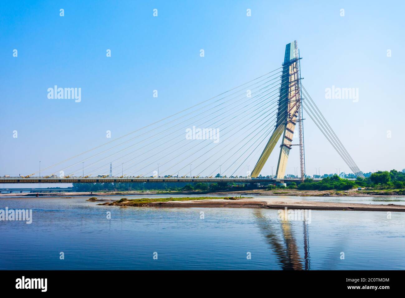 New DELHI, INDE - 06 OCTOBRE 2019 : Signature Bridge est un câble à espar cantilever qui est resté le pont à travers la rivière Yamuna à New Delhi, Inde Banque D'Images