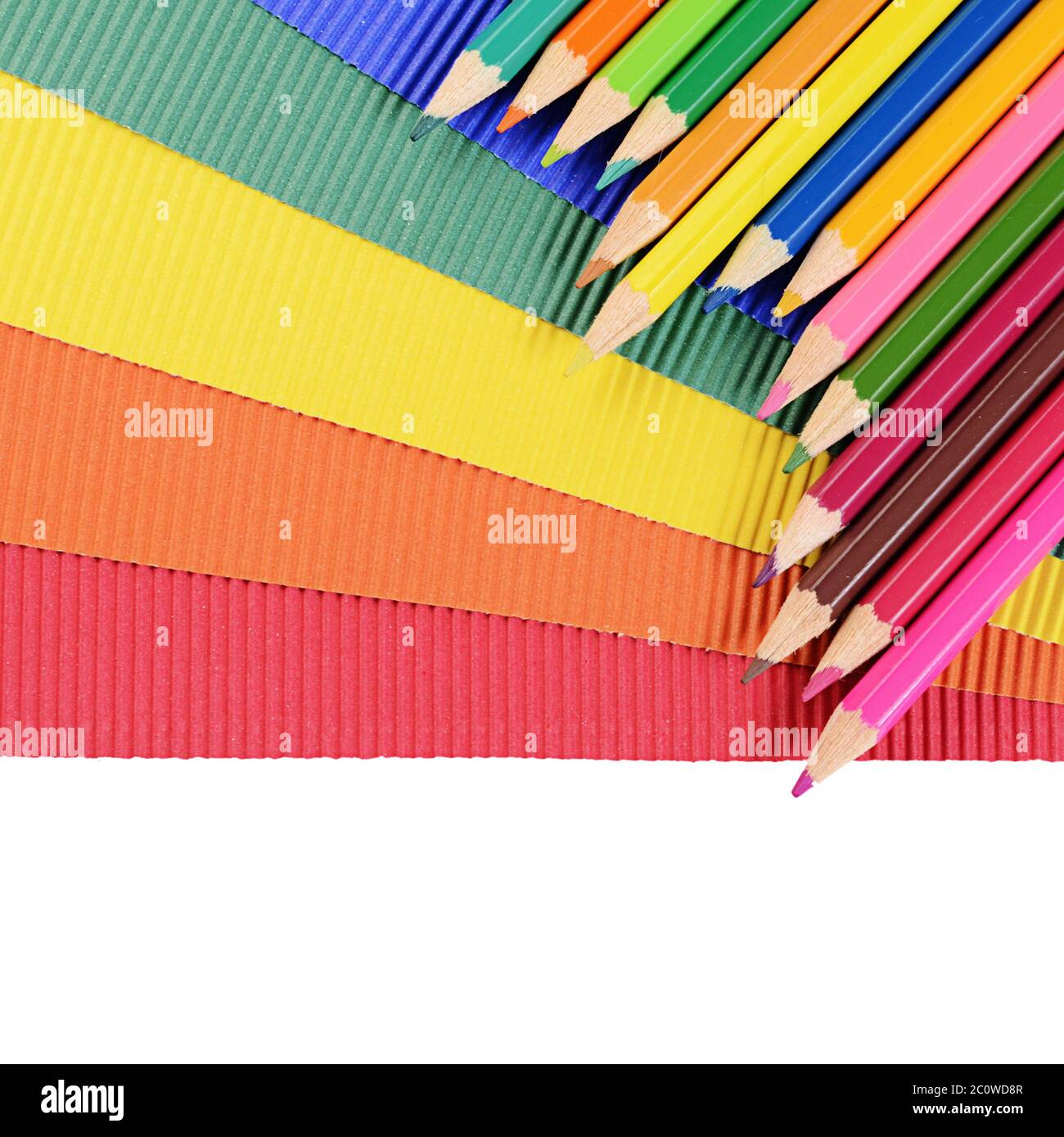 Crayons de couleur sur papier multicolore Banque D'Images