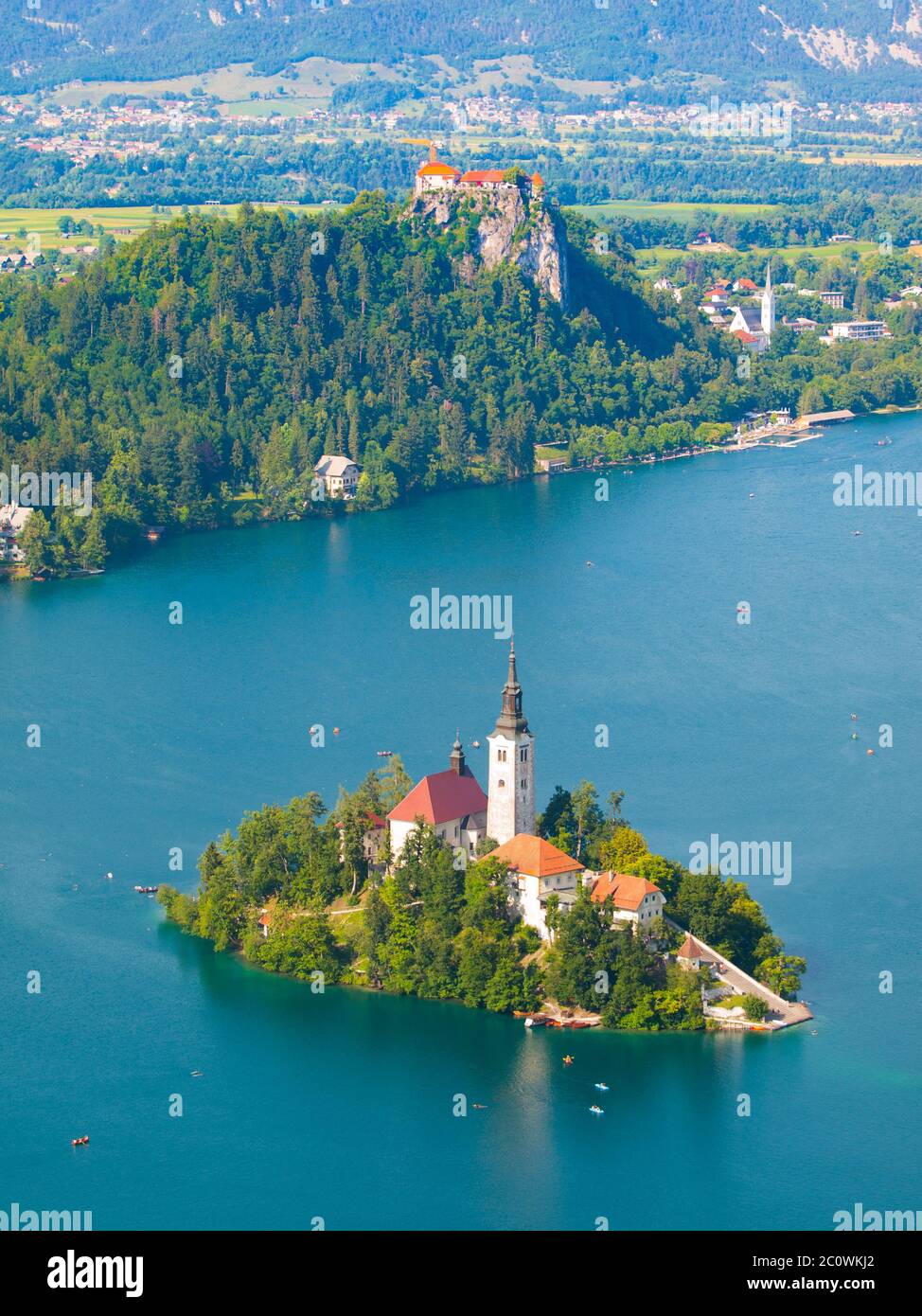 Lac de Bled avec église de l'île et château de Bled, Slovénie Banque D'Images