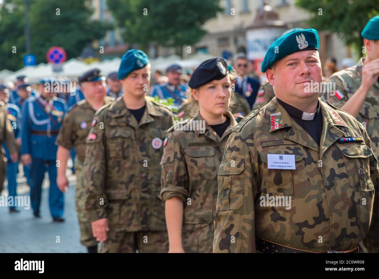 Soldats dans une partie historique de Cracovie Banque D'Images