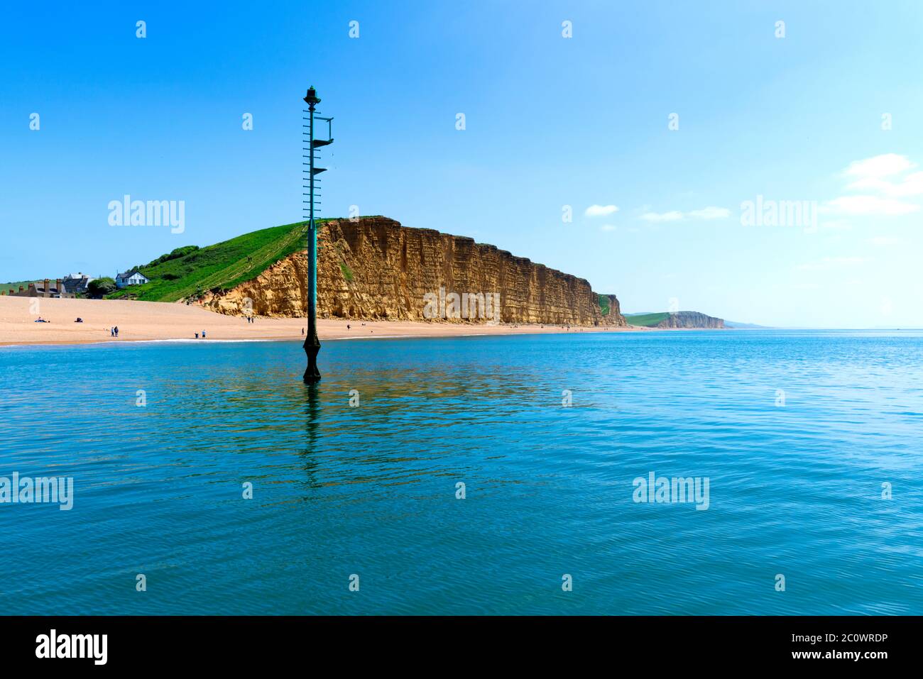 La falaise de grès est, sur la côte jurassique à West Bay, Dorset, Royaume-Uni. Rendu célèbre par la série télévisée Broadchurch Banque D'Images