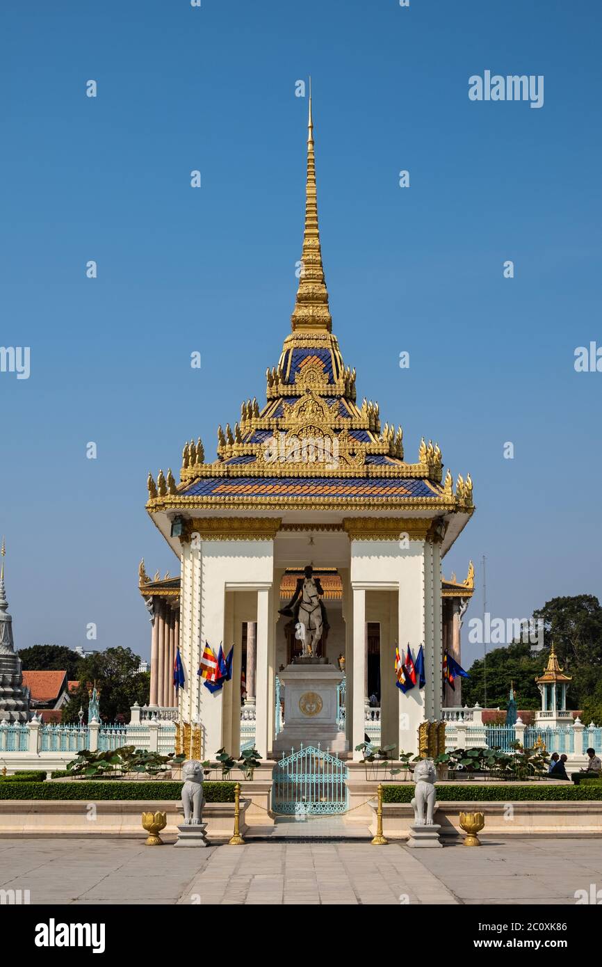 Statue du roi Norodom, Palais royal, Phnom Penh, Cambodge Banque D'Images