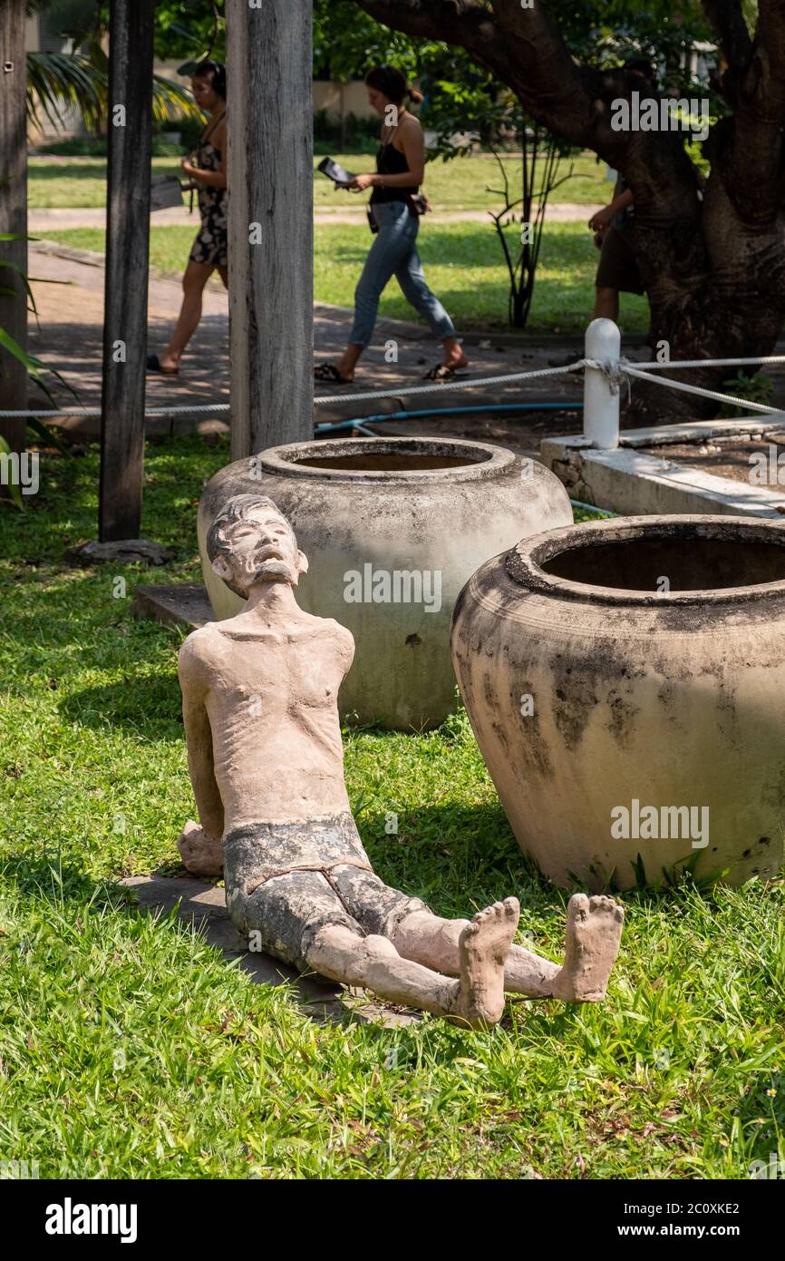 Sculpture d'une victime des Grows, Musée Tuol Sleng ou S21 (Musée du génocide, Phnom Penh, Cambodge Banque D'Images