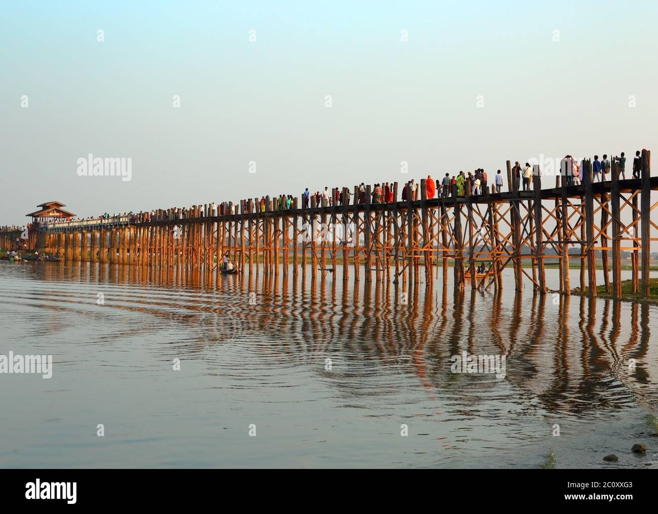 Pont en teck u-bein à Mandalay, Myanmar Banque D'Images