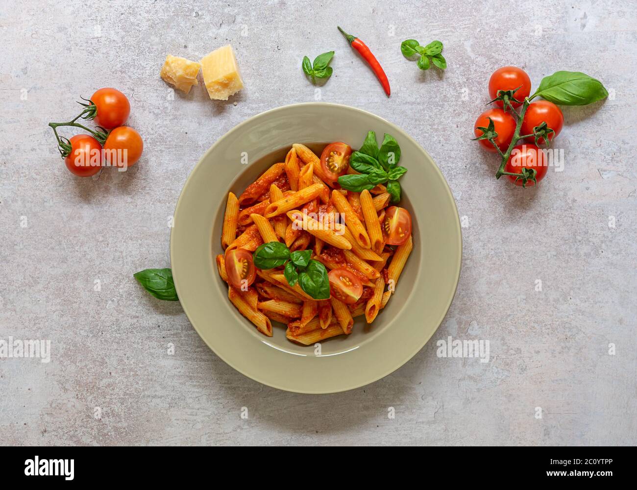 Pâtes Penne à la sauce arrabbiata Banque D'Images