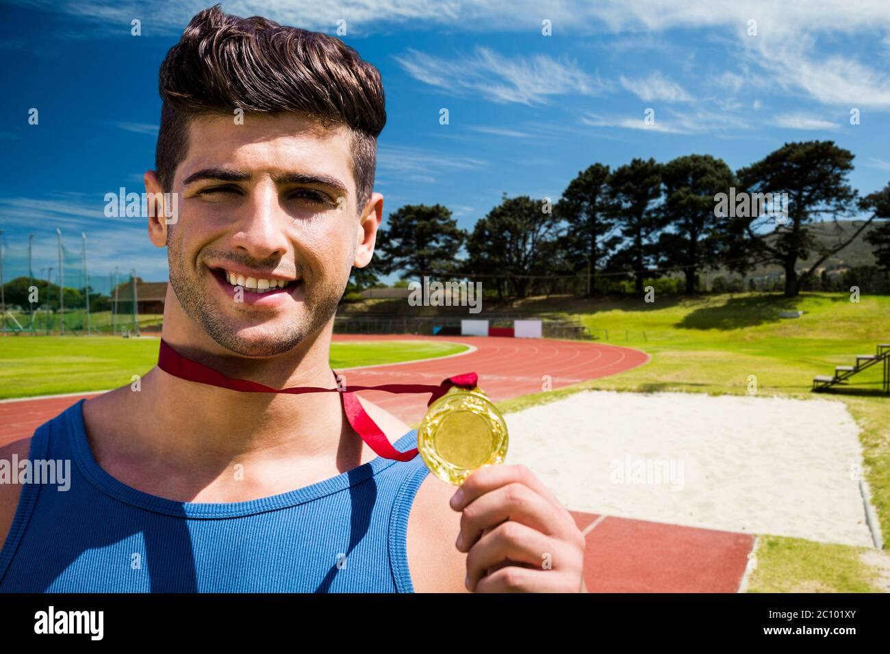 Image composite de portrait of happy sportsman est montrant sa médaille Banque D'Images