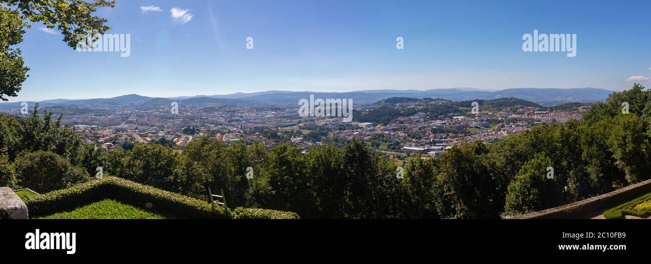 Panorama de la belle ville de Braga, pendant une journée ensoleillée Banque D'Images