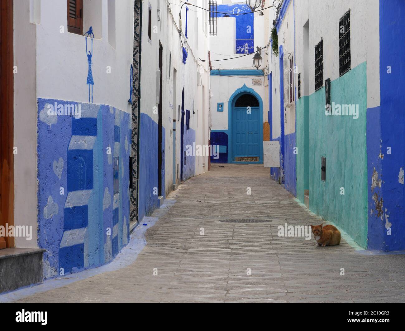 Allée dans la vieille ville d'Asilah au maroc Banque D'Images