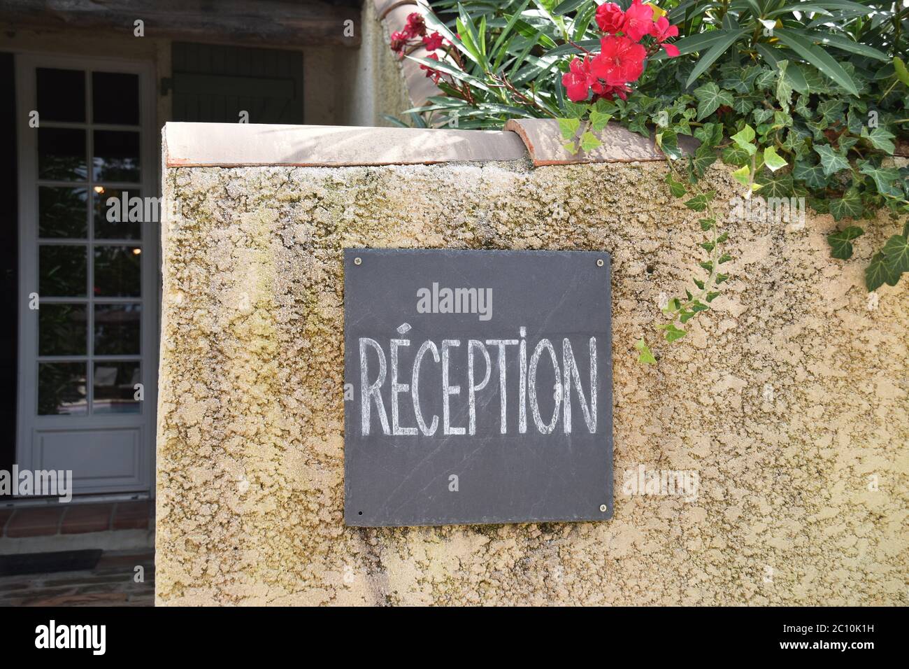 Panneau de réception, hôtel rural, Drôme Provençale, France Banque D'Images