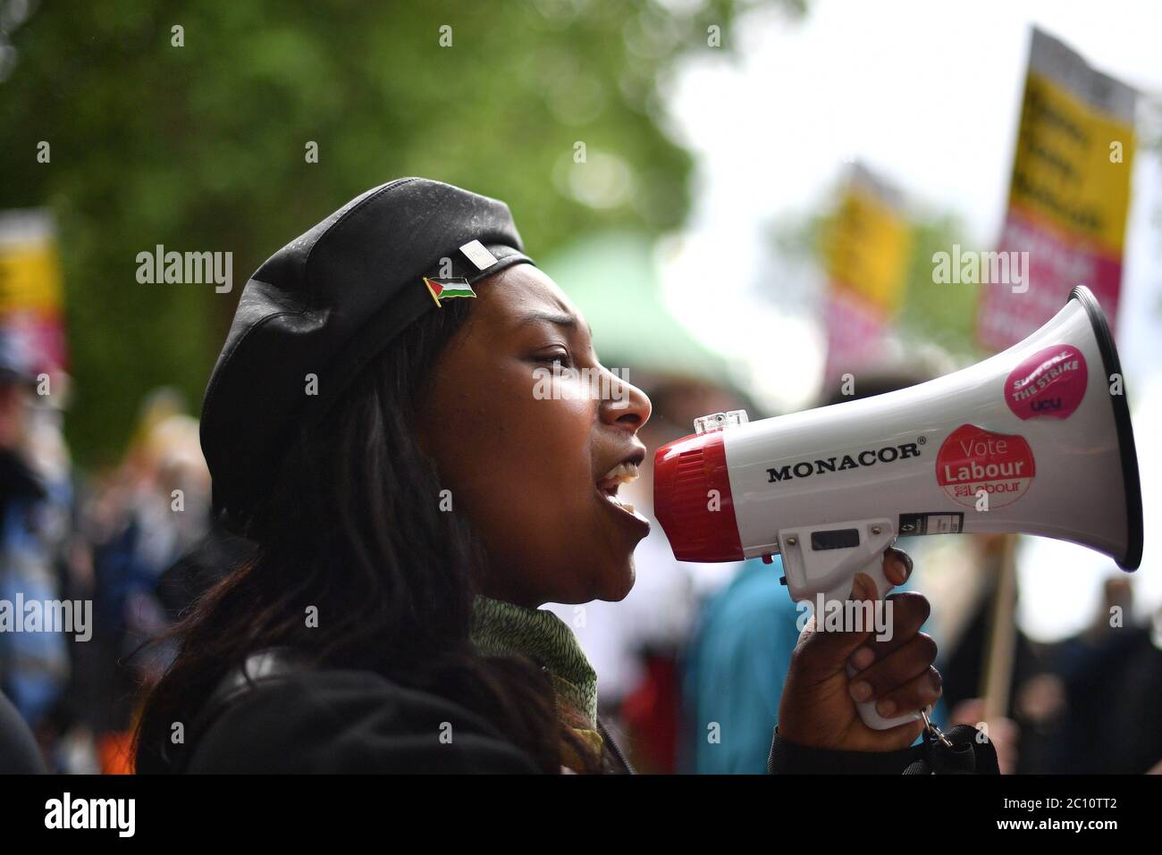 Les personnes qui prennent part à une Black Lives ont de l'importance de protester à Hyde Park, Londres. Banque D'Images