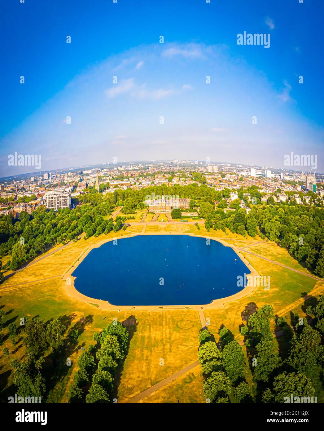 Vue aérienne du palais de Kensington et étang rond de Hyde Park, Londres Banque D'Images