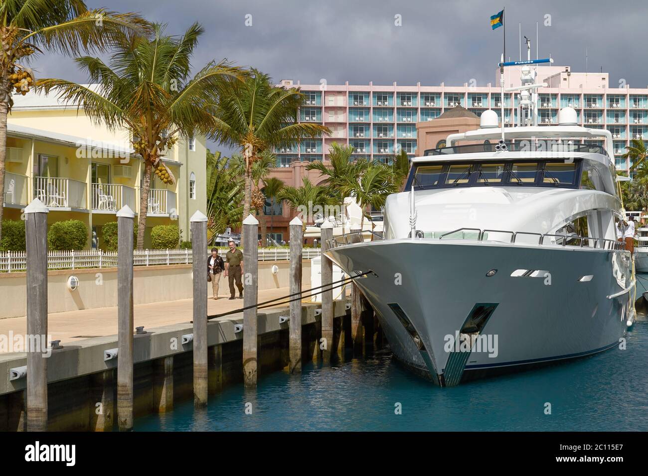 Vieux couple bénéficiant de congés annuels au Atlantis Paradise Island Resort à Nassau, Bahamas Banque D'Images