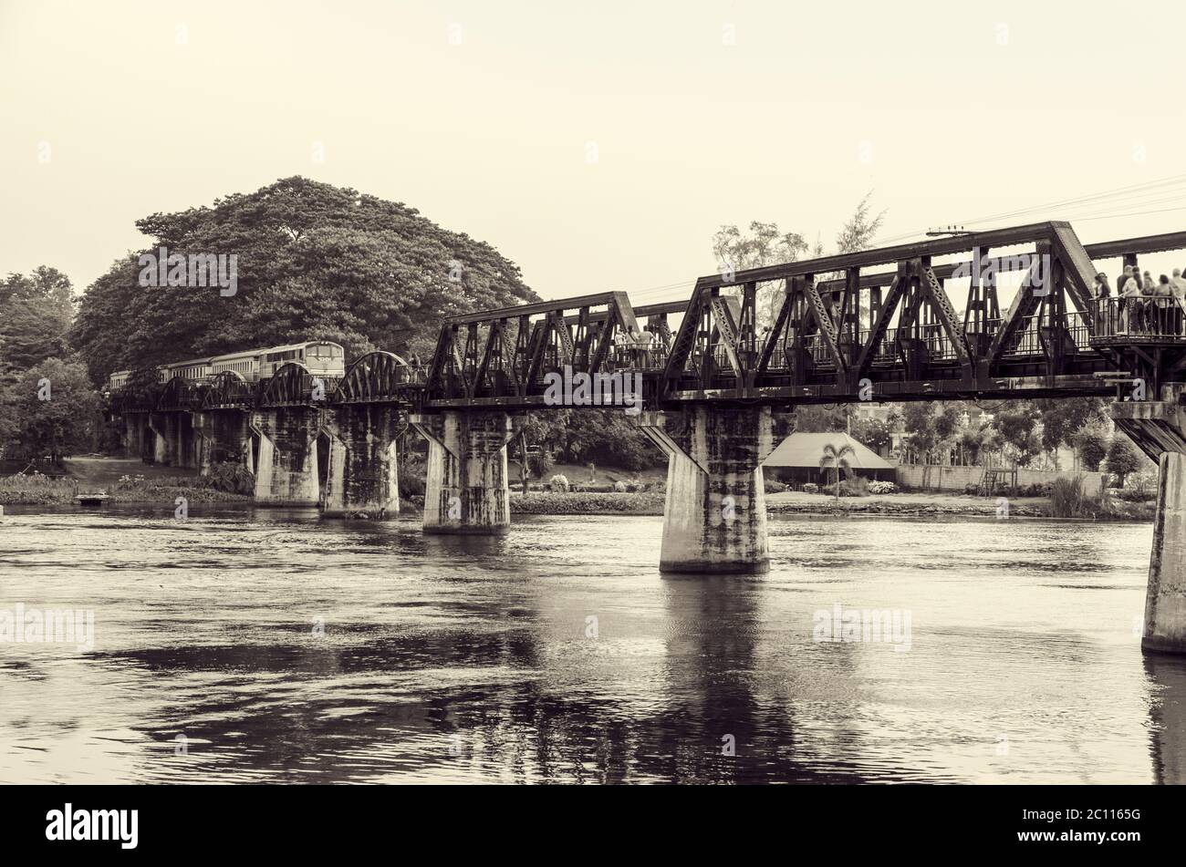 Le noir et blanc le pont de la Rivière Kwai Banque D'Images