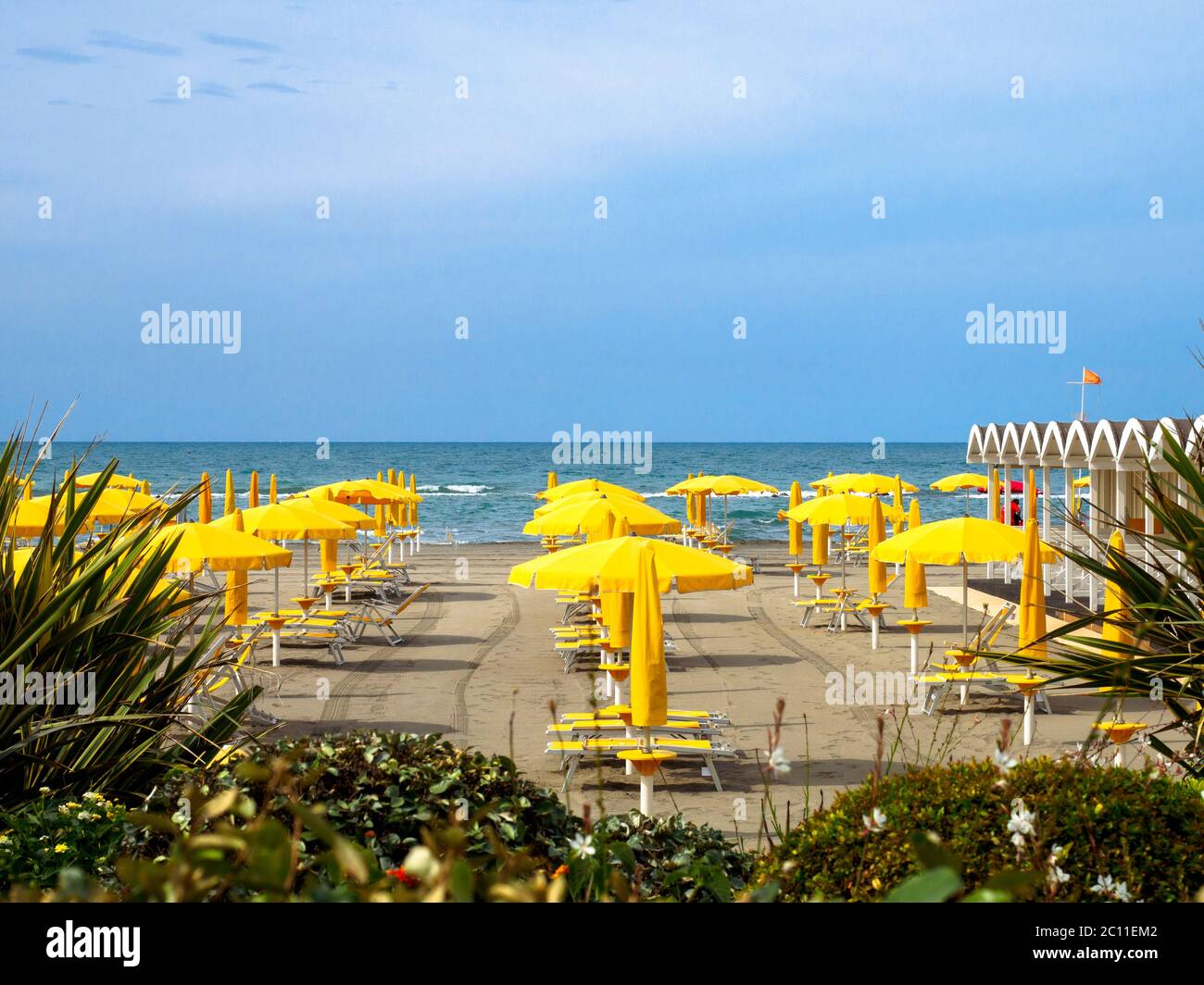 Plage vide à Ostia Lido en raison de la pandémie de coronavirus ou de covid 19 - Rome, Italie Banque D'Images