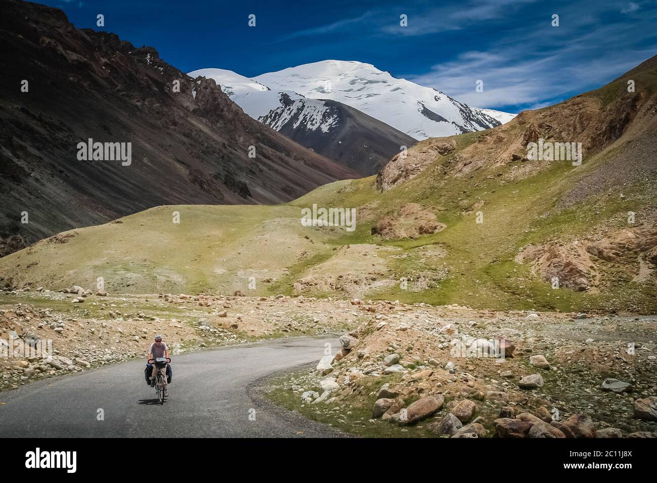 Vélo jusqu'au col de Khunjerab Banque D'Images