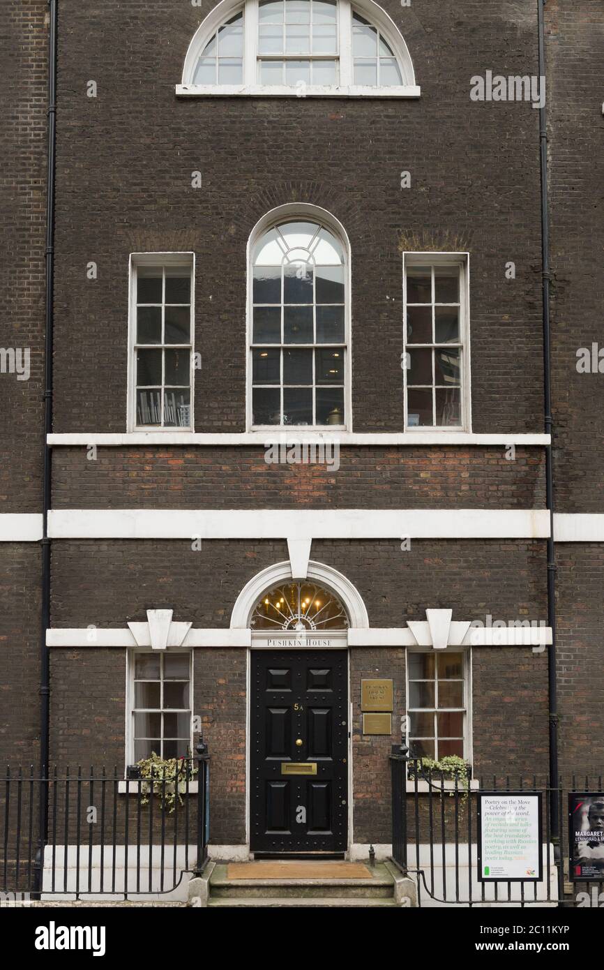 Pushkin House, Londres, est un organisme de bienfaisance enregistré appartenant à la Pushkin House Trust et géré par lui. Il soutient et promeut la splendeur, la richesse et la beauté o Banque D'Images